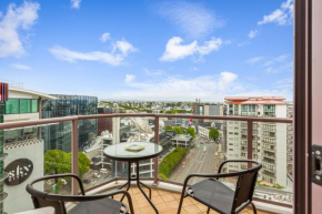 Stylish 2BR Apt with Balcony near Aucklands Best